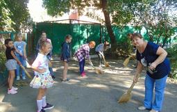 Субботник в ЦДТиИ «Юбилейный»: вклад в чистоту и уют города 