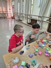 День творчества и движения: зарядка и лепка на летней площадке